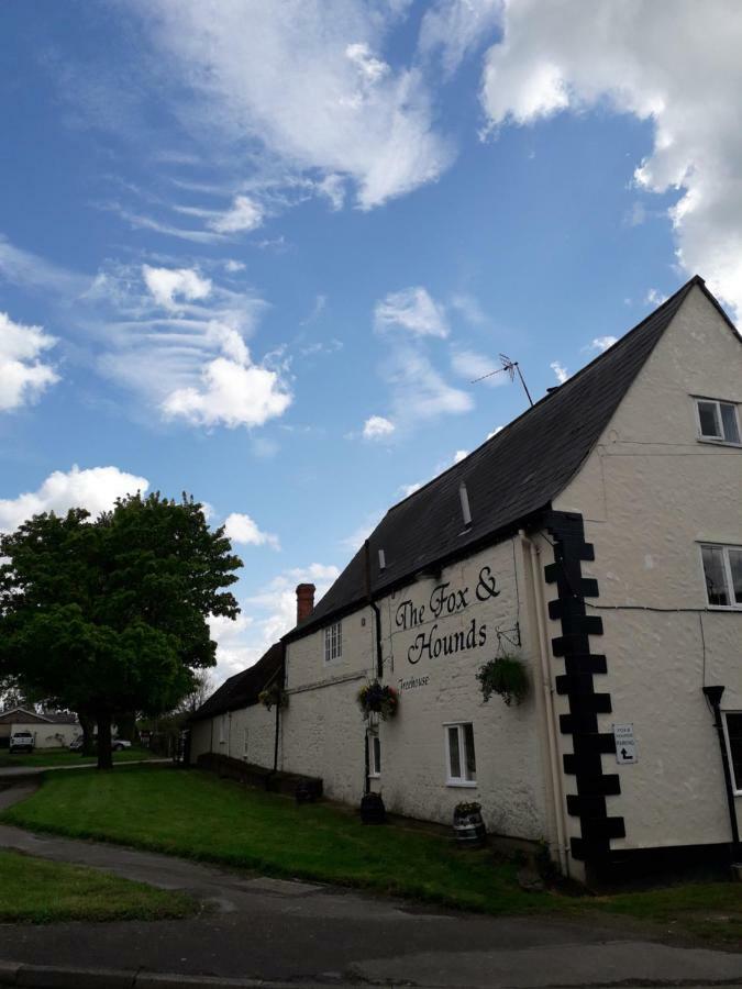 Hotel The Fox And Hounds à Uffington  Extérieur photo